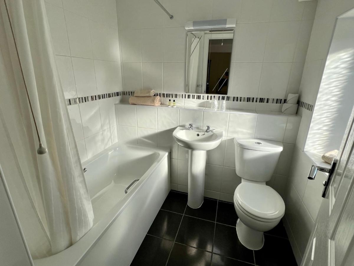 Calverts Hotel - Newport, Isle Of Wight Bagian luar foto
