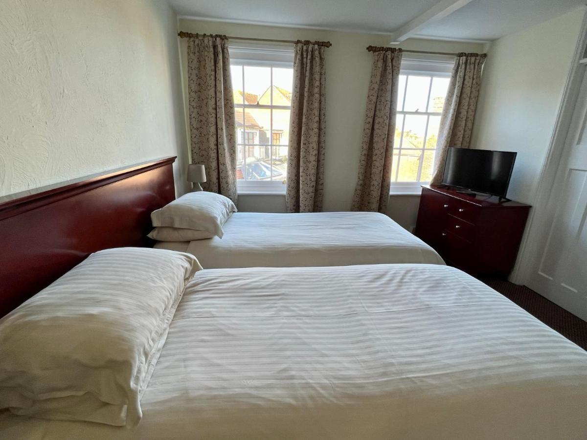 Calverts Hotel - Newport, Isle Of Wight Bagian luar foto