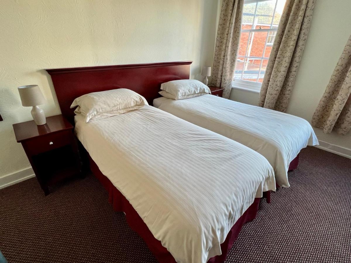 Calverts Hotel - Newport, Isle Of Wight Bagian luar foto