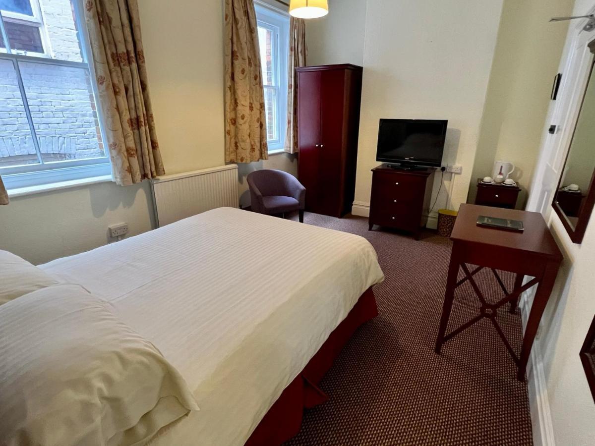 Calverts Hotel - Newport, Isle Of Wight Bagian luar foto
