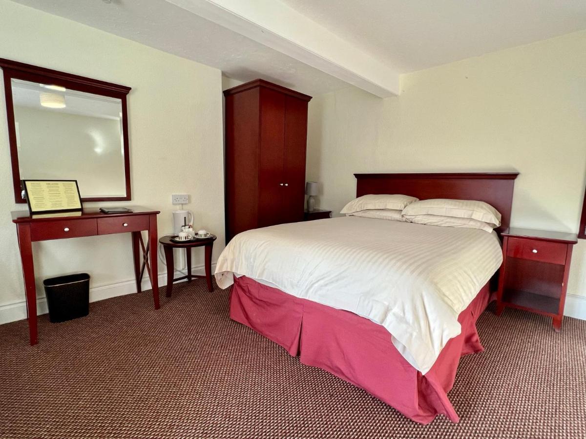 Calverts Hotel - Newport, Isle Of Wight Bagian luar foto