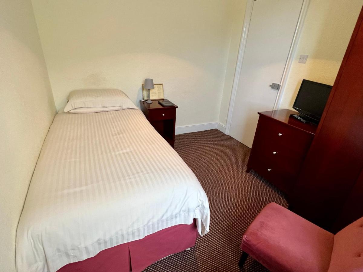 Calverts Hotel - Newport, Isle Of Wight Bagian luar foto