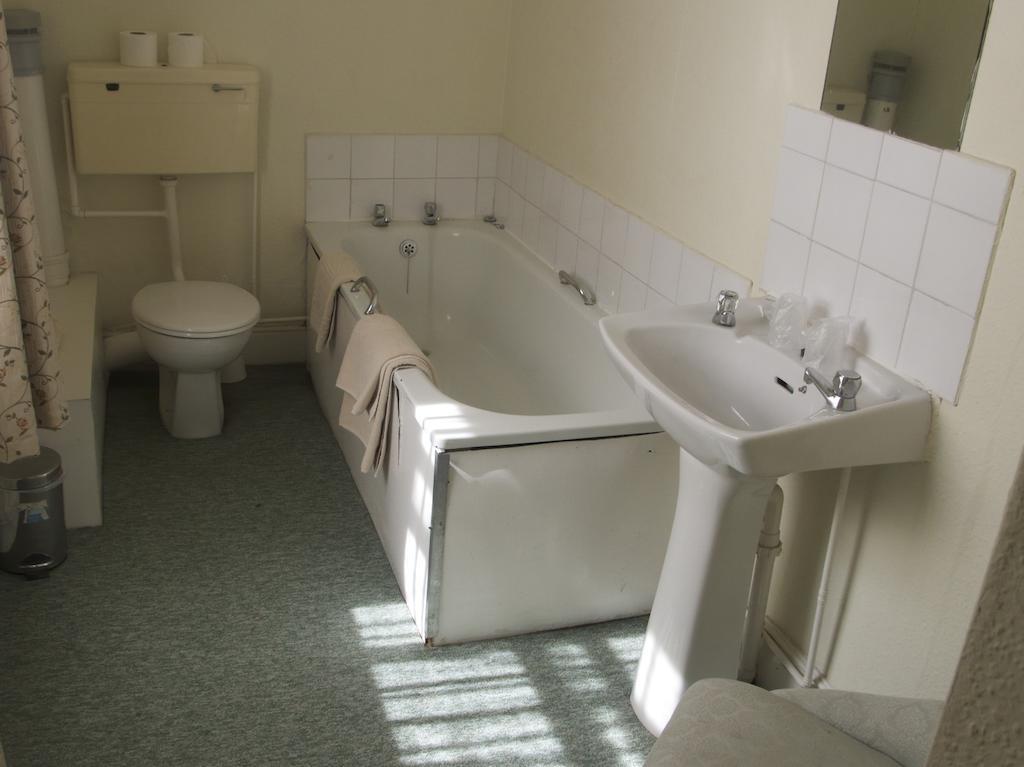 Calverts Hotel - Newport, Isle Of Wight Ruang foto